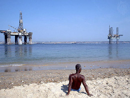 Petrolifera Deck In Praia